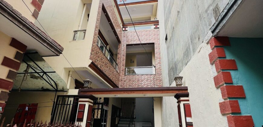 House for sale in Makalbari